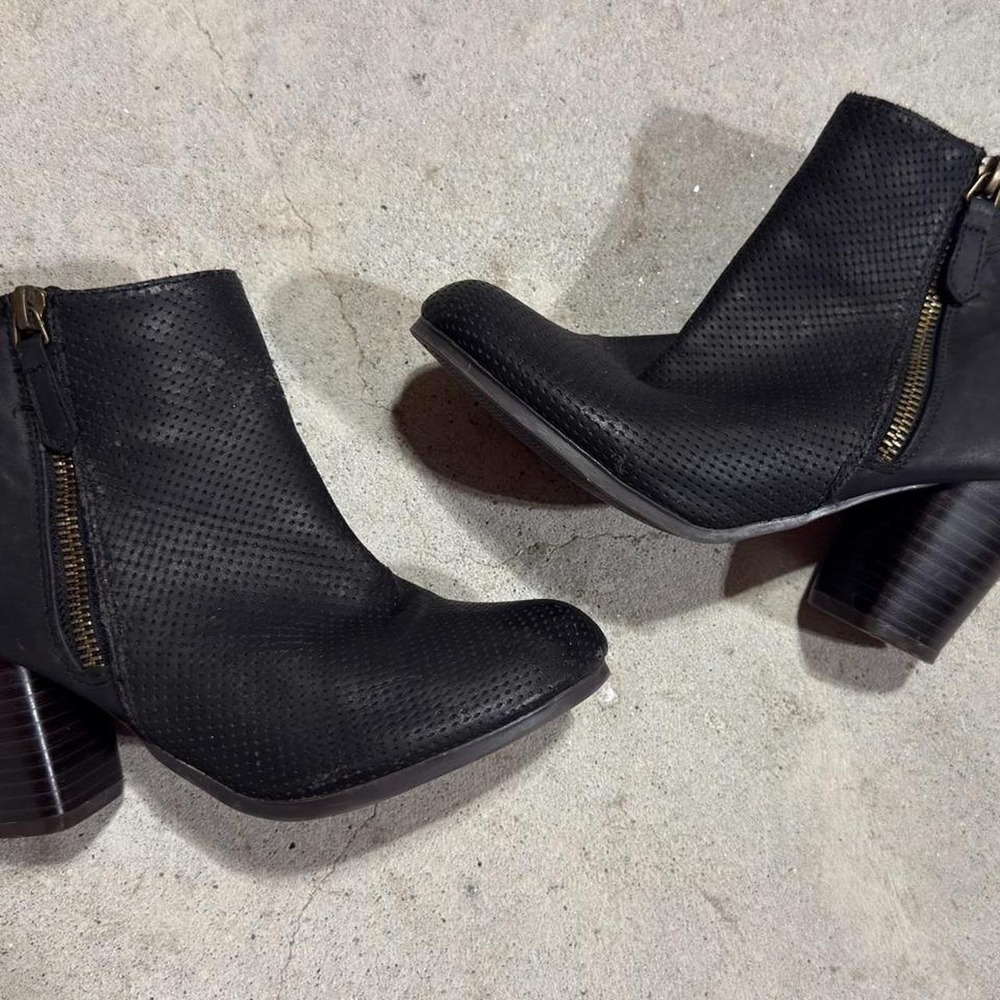 Qupid Ankle Boots Women 6 Black Perforated Chunky Heel Zip Booties